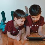 608f16b12e31787a46336fec_kids-playing